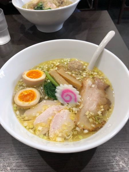「青森シャモロック鶏中華そば 味玉入り塩 850円」@麺処 若武者 草加分店 東北六縣堂の写真