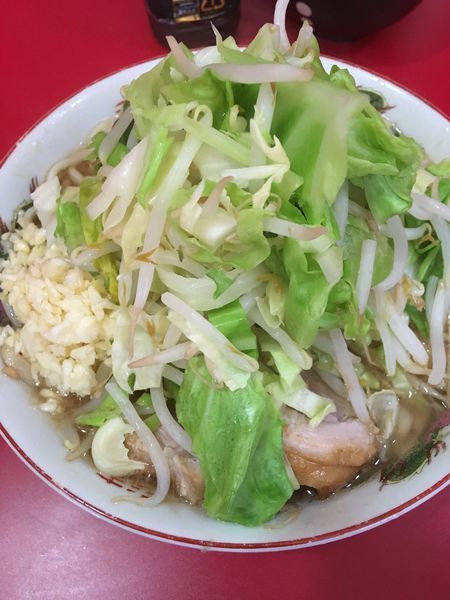 「小ラーメン（ヤサイ、ニンニク）＋生卵」@ラーメン二郎 札幌店の写真