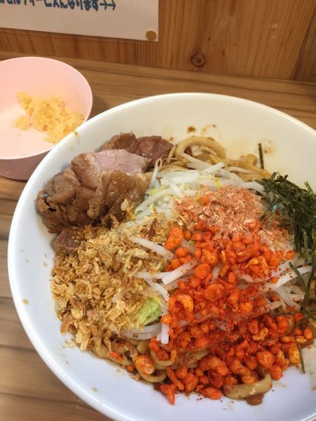 「まぜそば 800円 ニンニク別盛り」@火の豚 南越谷駅前店の写真