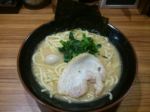 「家系醤油ラーメン」@横浜家系ラーメン 壱角家 八重洲店の写真