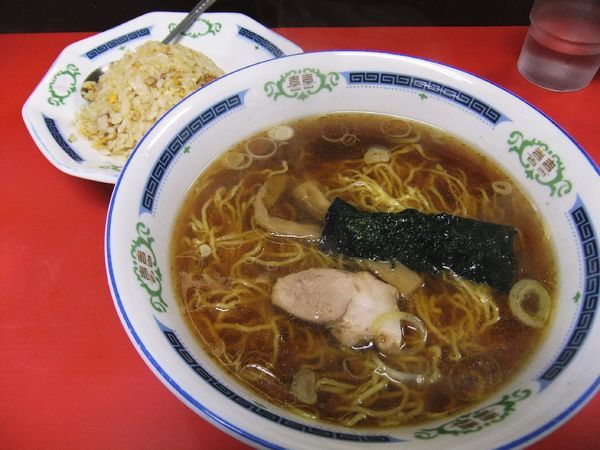 「半チャンラーメン（630円）」@伊峡の写真