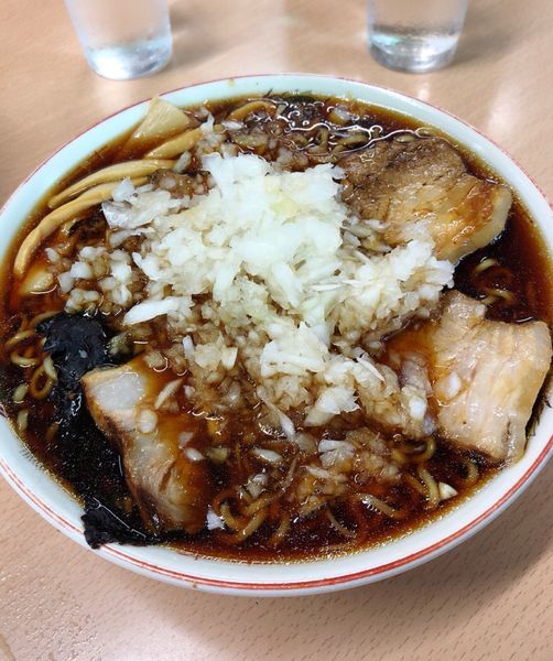 「ラーメン(やくみ)」@梅乃家の写真