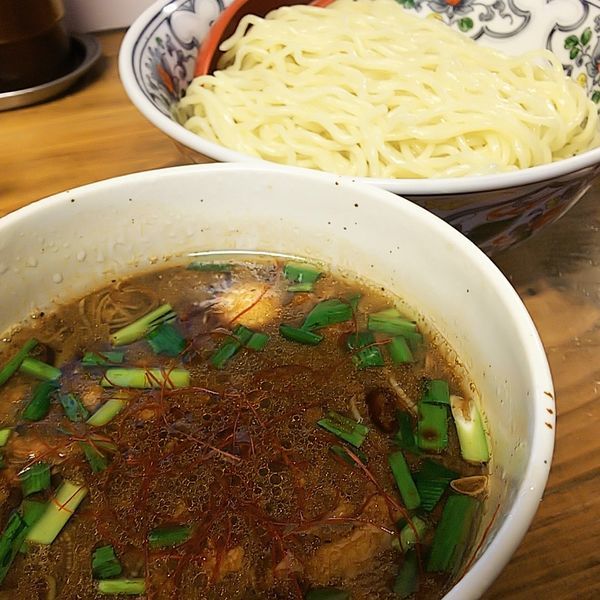 「【限定】豚モツブラックつけ麺300g＋生卵ごはん」@くじら食堂の写真