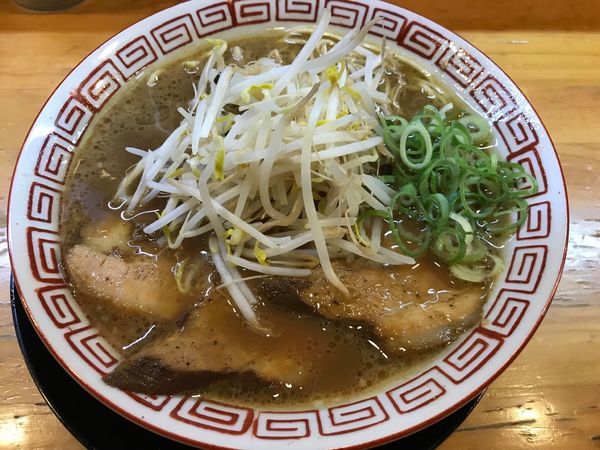 「ラーメン(硬め、ネギ，もやし大)720円」@京都北山 元町ラーメン 四条烏丸本店の写真