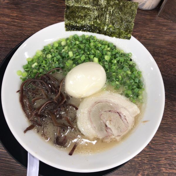 「ねぎらーめん800円+味玉100円+替玉」@博多長浜らーめん 楓神の写真