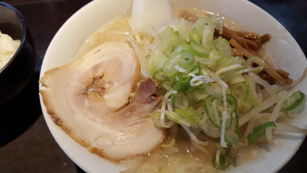 「醤油らーめん+ライス」@旨みこってりらーめん 鐵 TETSU 蘇我本店の写真