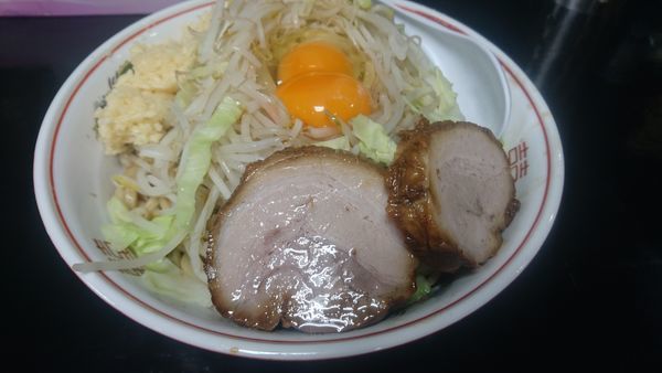 「特大汁無し(ヤサイマシニンニクマシ)」@肉だしラーメン 濃い豚の写真