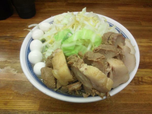 「小ラーメン豚入り +うずらの卵」@ラーメン二郎 新小金井街道店の写真