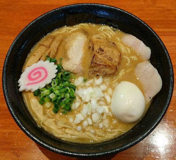 「特製濃厚中華そば」@中華そば 輝羅の写真