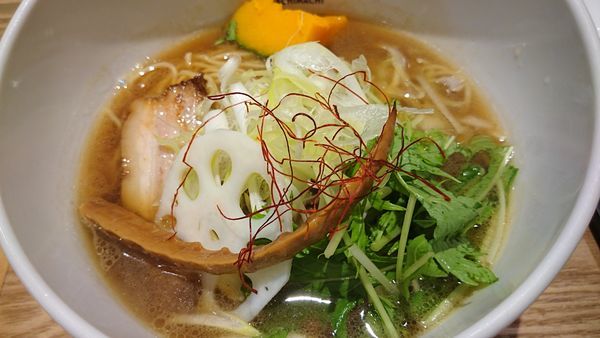「淡麗しょうゆ 細麺 850円」@案山子の写真