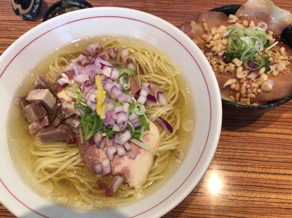 「【限定】冷塩煮干そば750円+肉飯250円」@niboの写真