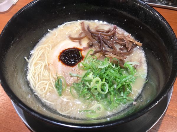 「赤ダレとんこつハーフラーメン  570円」@元祖博多中州屋台ラーメン 一竜 国分寺店の写真