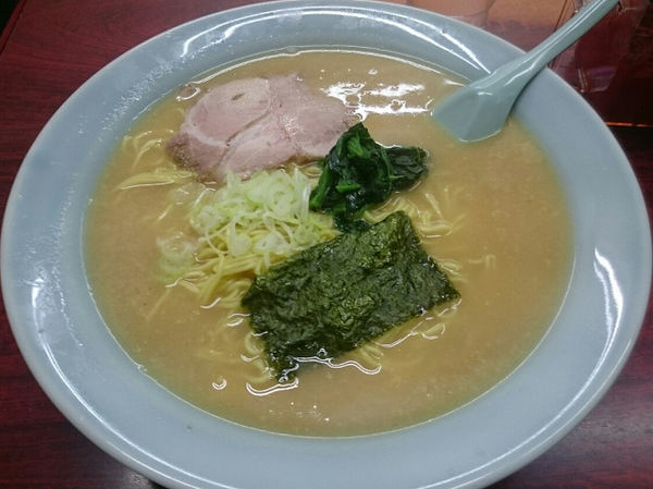 「らーめん醤油、中盛」@ラーメン御殿の写真