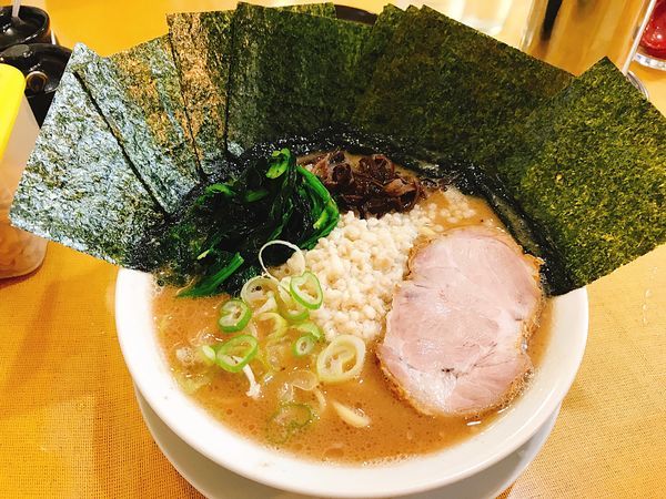 「ラーメン(固め・脂多め)・海苔増し800円」@うまいヨ ゆうちゃんラーメンの写真