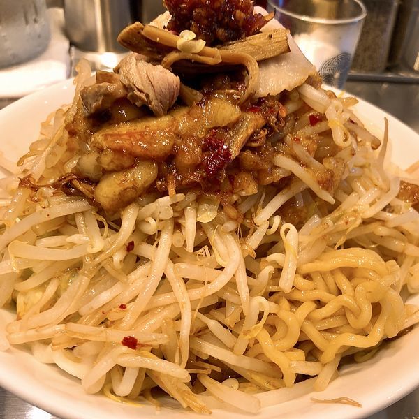 「油そば野菜増し増し（ニンニク少なめ、アブラ）」@麺ハチイチ／81 NOODLE BARの写真