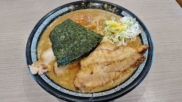 「濃厚特製中華そば」@松戸富田製麺 三井アウトレットパーク木更津店の写真