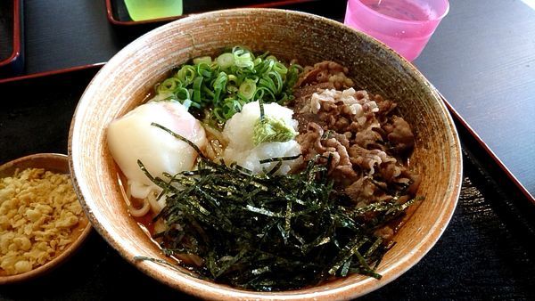 「肉温玉ぶっかけ　900円」@やまびこ弁天の写真