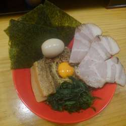 牛まぜそば　全部のせ