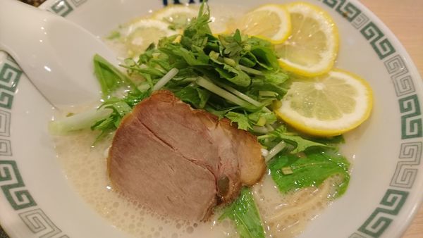 「檸檬塩拉麺」@熊本ラーメン 桂花 池袋東武店の写真