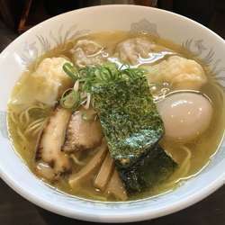 特製ワンタン２個入り味玉そば白1050円