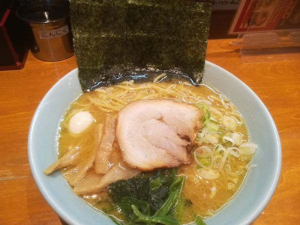 「とんこつしょう油（大盛）」@一松家の写真