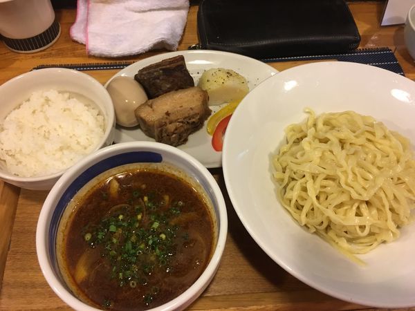 「【限定】 ポークカレーつけそば  バラ肉ver」@中華蕎麦 はざまの写真