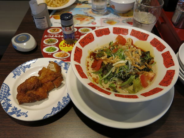 「たっぷり野菜の濃厚冷やし担担麺＋海南からあげ：1024円」@バーミヤン 飛田給駅北口店の写真