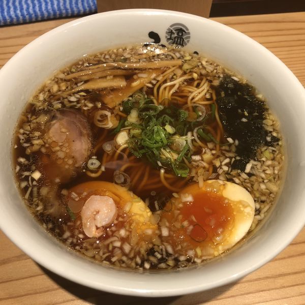 「醤油らーめん 塩玉 ￥750＋￥100」@塩らーめん専門 ひるがお 人形町店の写真