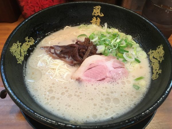 「豚骨ラーメンバリ×2 ヤワ×1」@とんこつラーメン博多風龍 新宿東口店の写真