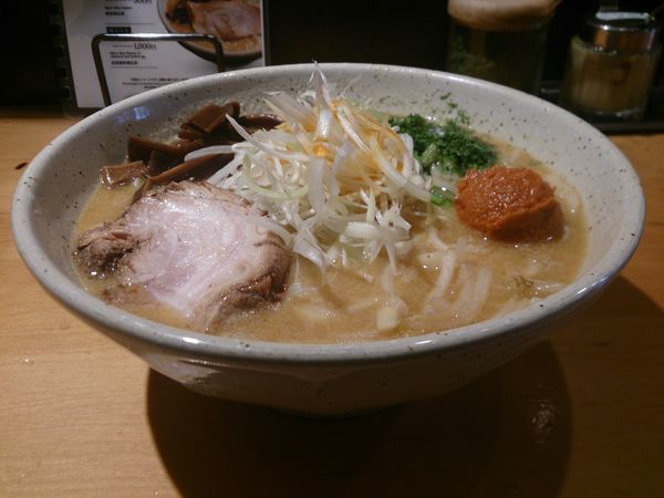 「辛バリ味噌らーめん」@つじ田 味噌の章の写真