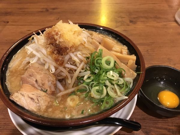 「くせもの(大盛)+メンマ+生卵」@麺匠 えい蔵 多摩センター店の写真