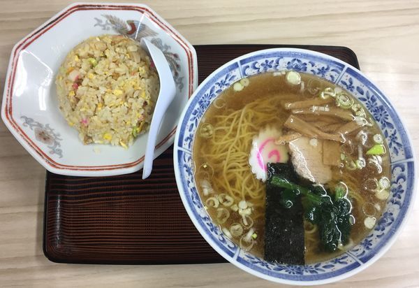「ラーメン半チャーハンセット800円」@三幸軒の写真