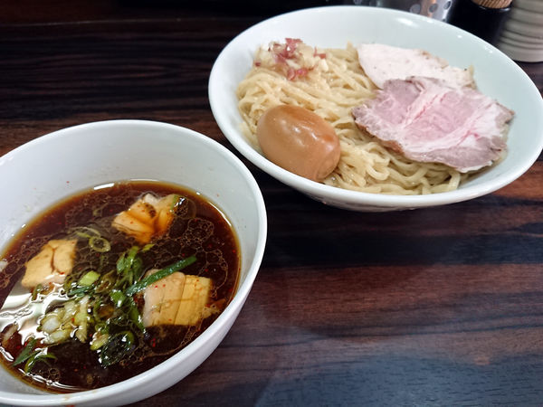 「つけ中華そば+肉増し+懐かしの固ゆで玉子」@中華そば 梟の写真