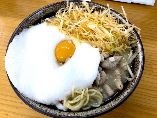 「もつ月見ラーメン（850円）」@ラーメンショップ うまかっぺの写真