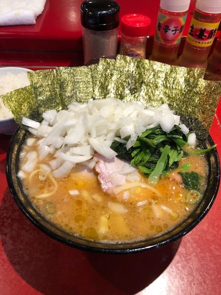 「中盛りチャーシュー麺 かため  海苔 玉ねぎ」@厚木家の写真
