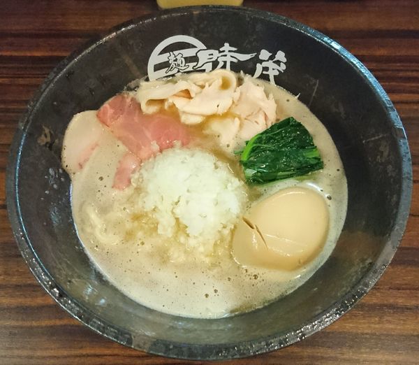 「鶏白湯ラーメン 醤油＋煮玉子」@麺屋時茂 スカイツリー店の写真
