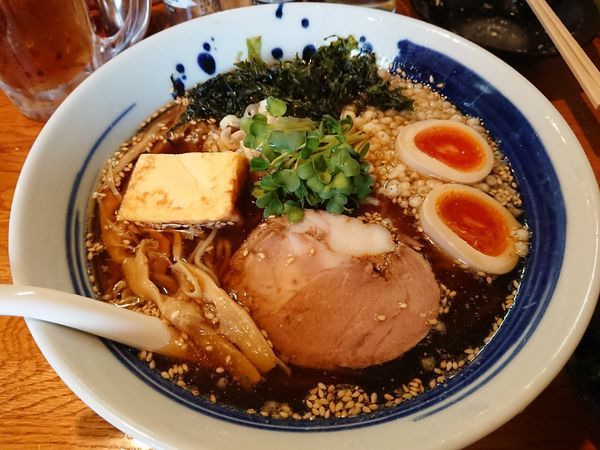 「【限定】冷しラーメン750円＋味玉(ﾗｰﾊﾟｽ) 他いろいろ」@麺屋 鶏口の写真