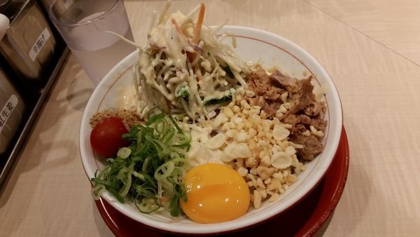 「冷しまぜそば中」@替玉千里眼 志木店の写真