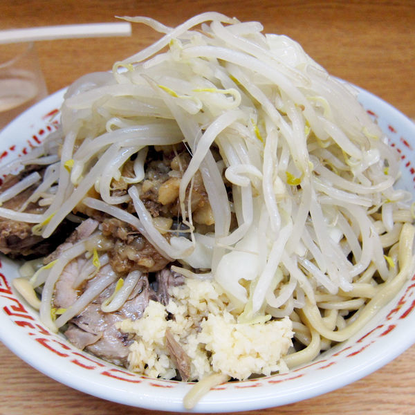 「冷まし中華（小 750円 + 現金100円）野菜・蒜・脂」@ラーメン二郎 環七新新代田店の写真