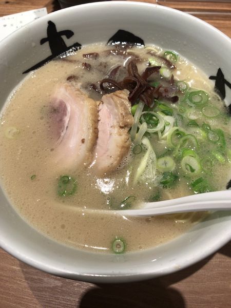 「潮とん（860円）」@博多純系豚骨らーめん まんかい 福岡空港店の写真