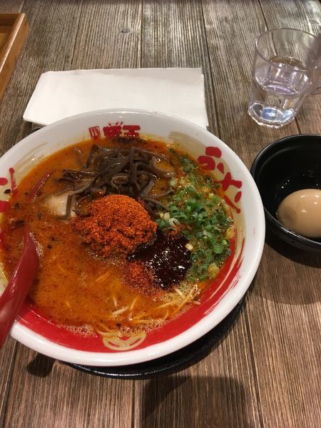 「赤王＋味玉」@豚王 尖沙咀店の写真