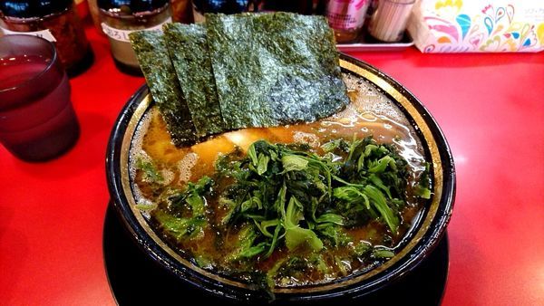 「チャーシューメン800+ほうれん草100」@家系ラーメン 熊田家の写真