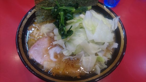 「ラーメン+キャベツ」@家系総本山 ラーメン吉村家の写真