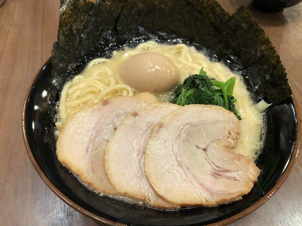 「MAXラーメン（並）塩」@横浜家系ラーメン 壱角家 大宮東口店の写真