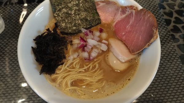 「濃厚煮干しラーメン」@赤青(MURASAKI)の写真