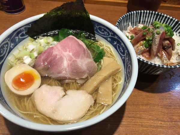 「いわし丼400円と煮干そば白醤油690円」@寿製麺よしかわ 川越店の写真