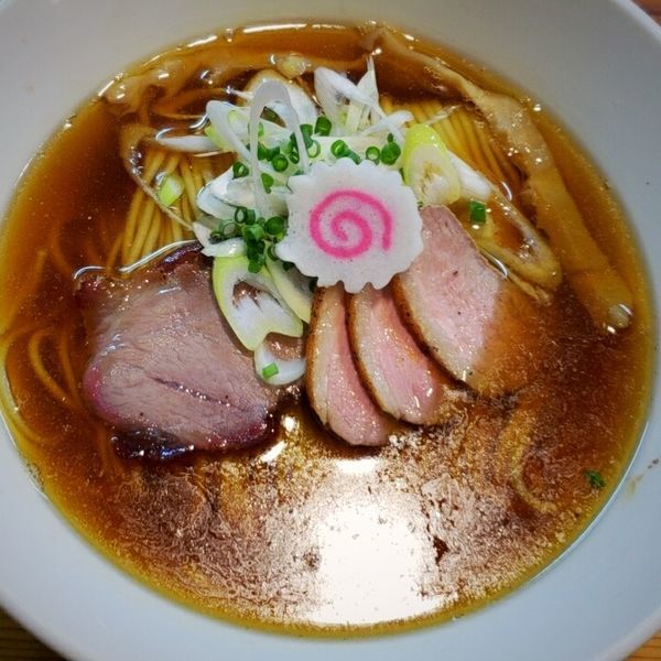 「【夏期限定】煮干し香る鴨そば（ラーメンVer.）900円」@はりけんラーメン 南店の写真