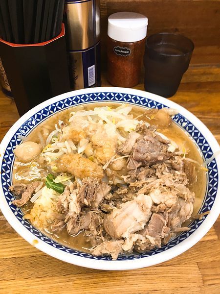 「麺半分ニンニクアブラ＋ほぐし豚」@ラーメン二郎 新小金井街道店の写真