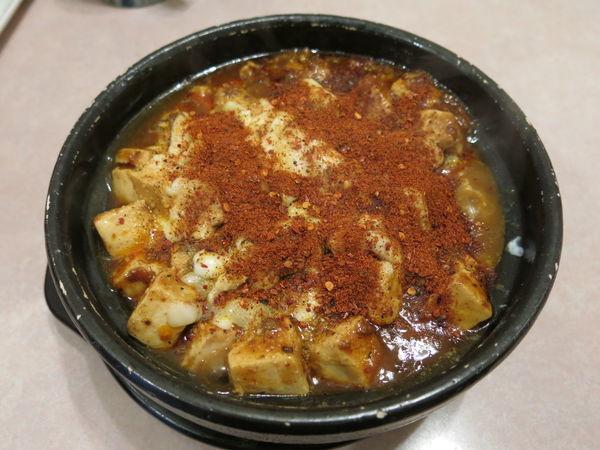 「チーズ入り汁なし麻婆カレー麺（大辛）：1100円」@源来酒家の写真