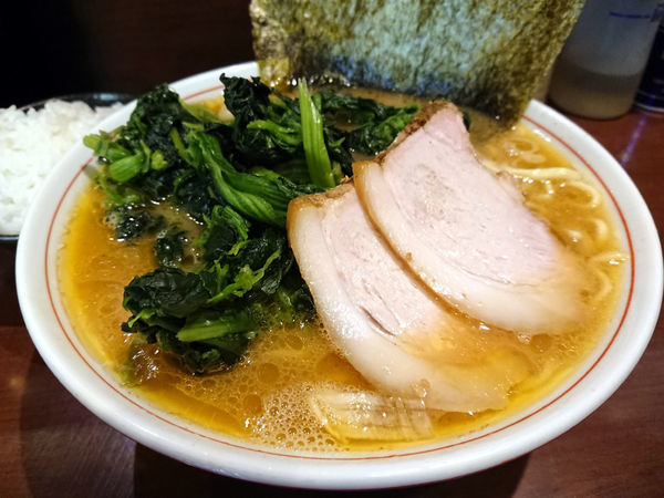 「らーめん(もも肉)＋ほうれん草」@らーめん飛粋の写真